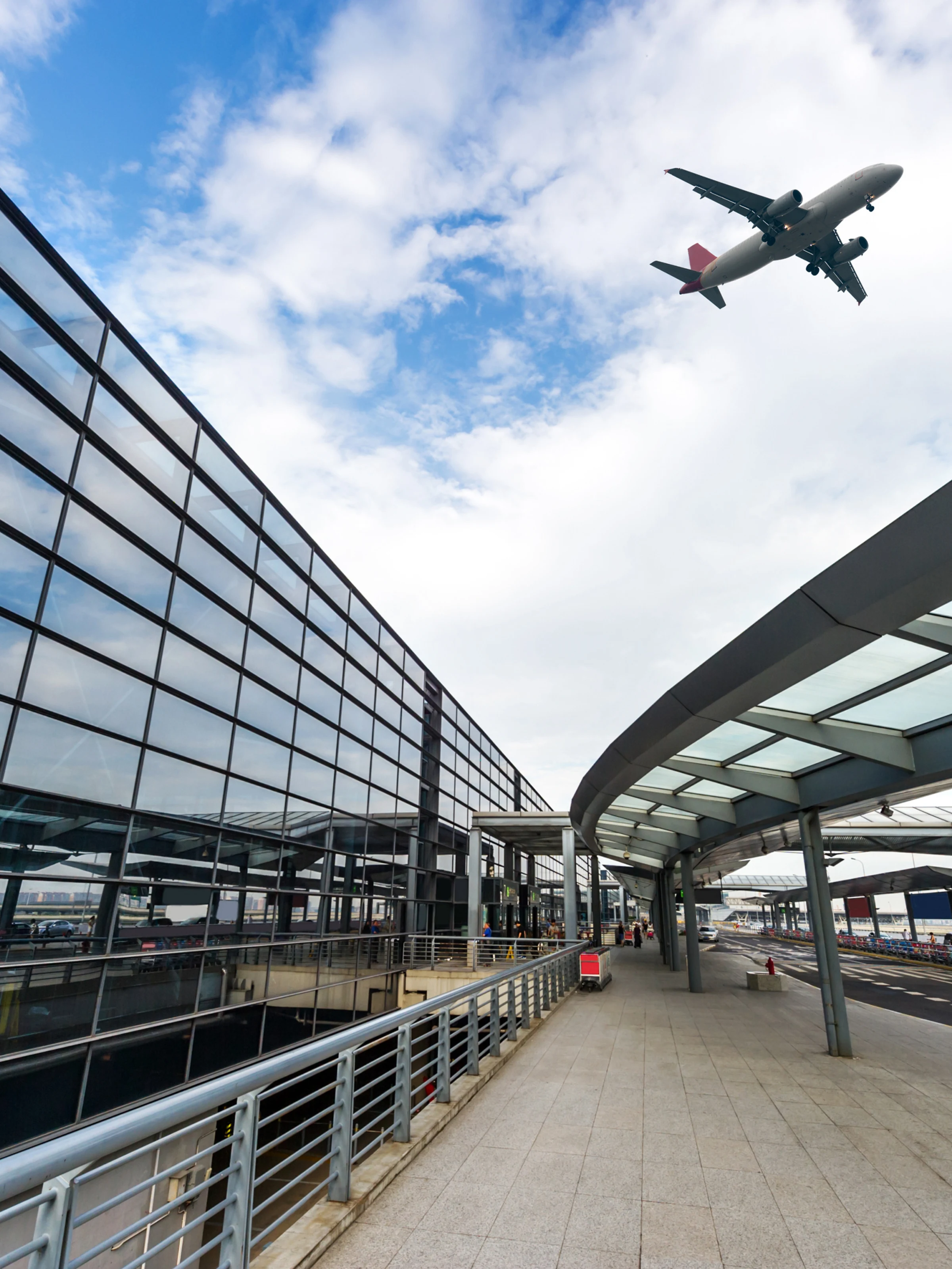 Flights and airport transfers assistance with Taj Riḥla